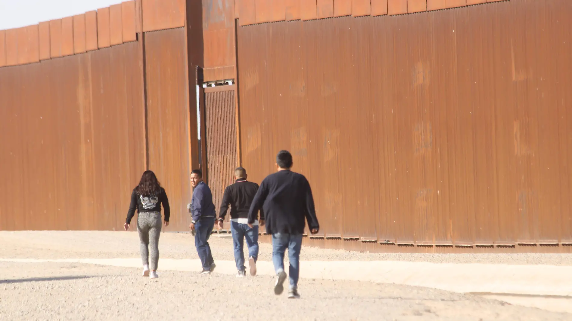 Migrantes en frontera de San Luis Río Colorado